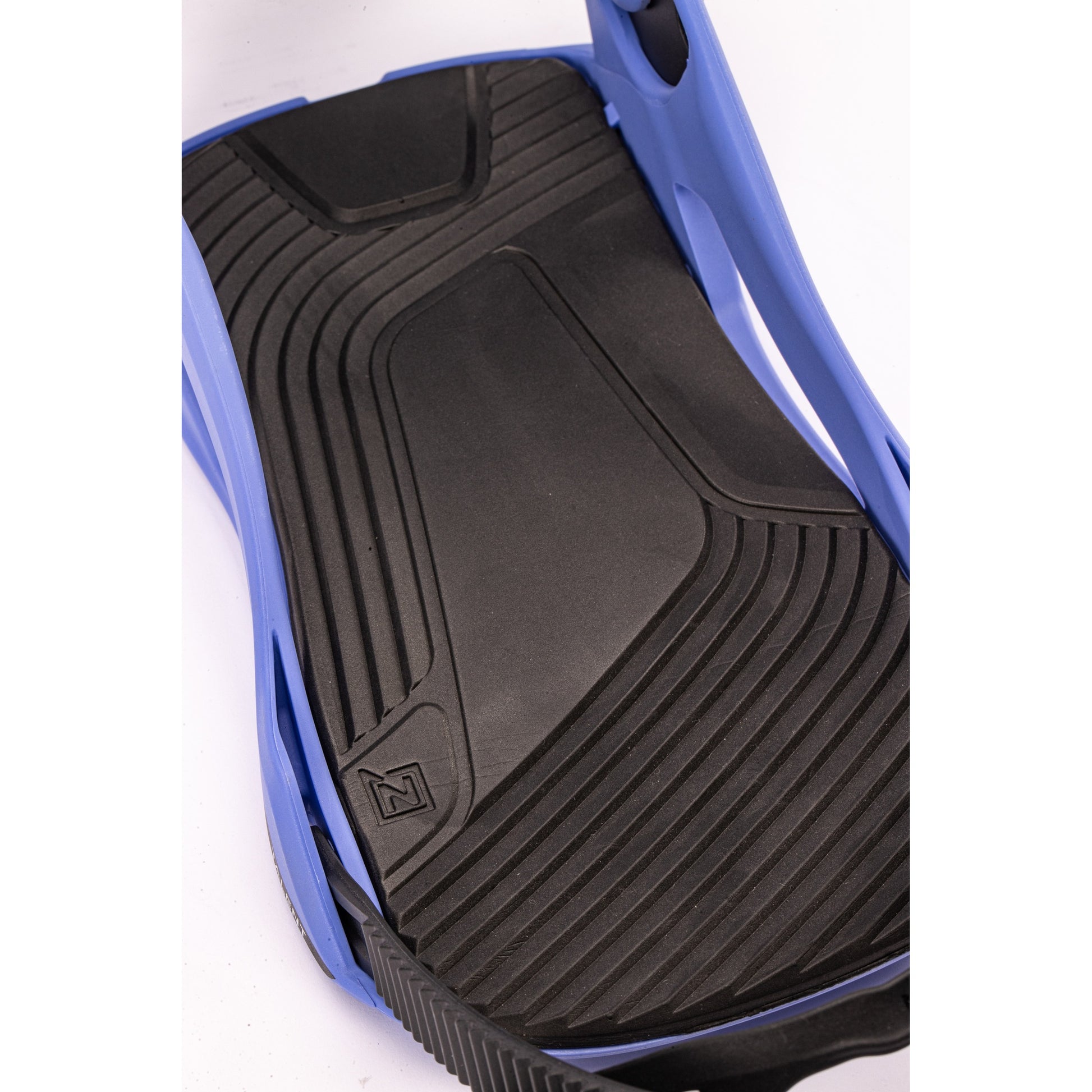 Nitro Talent Bindings 2027 detail - HARD VIOLET
