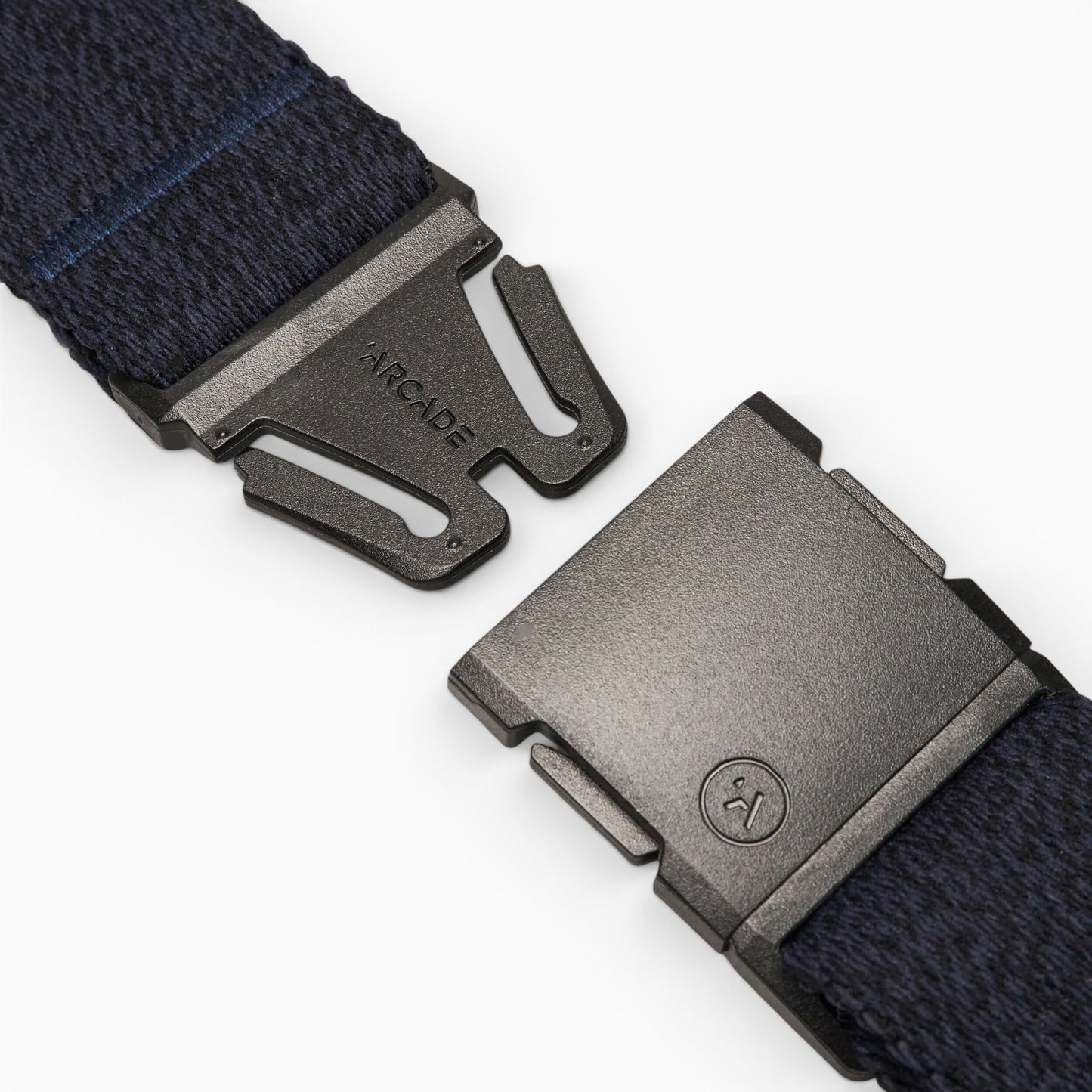 Arcade Atlas Belt in Heather Navy — buckle, front