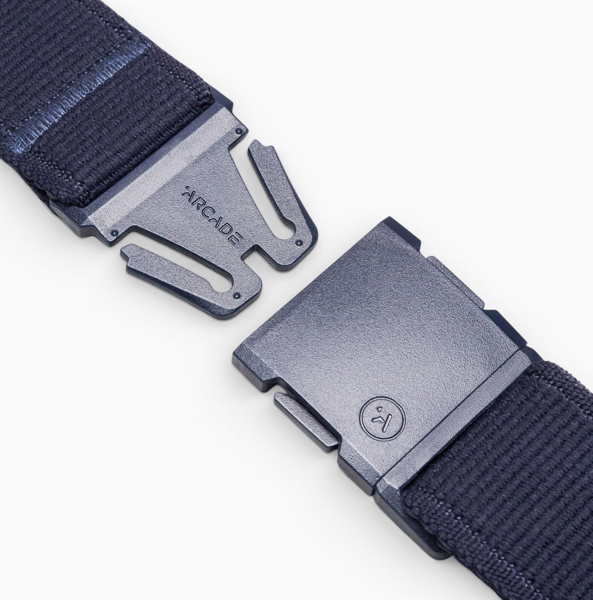 Arcade Atlas Belt in Navy — buckle, front