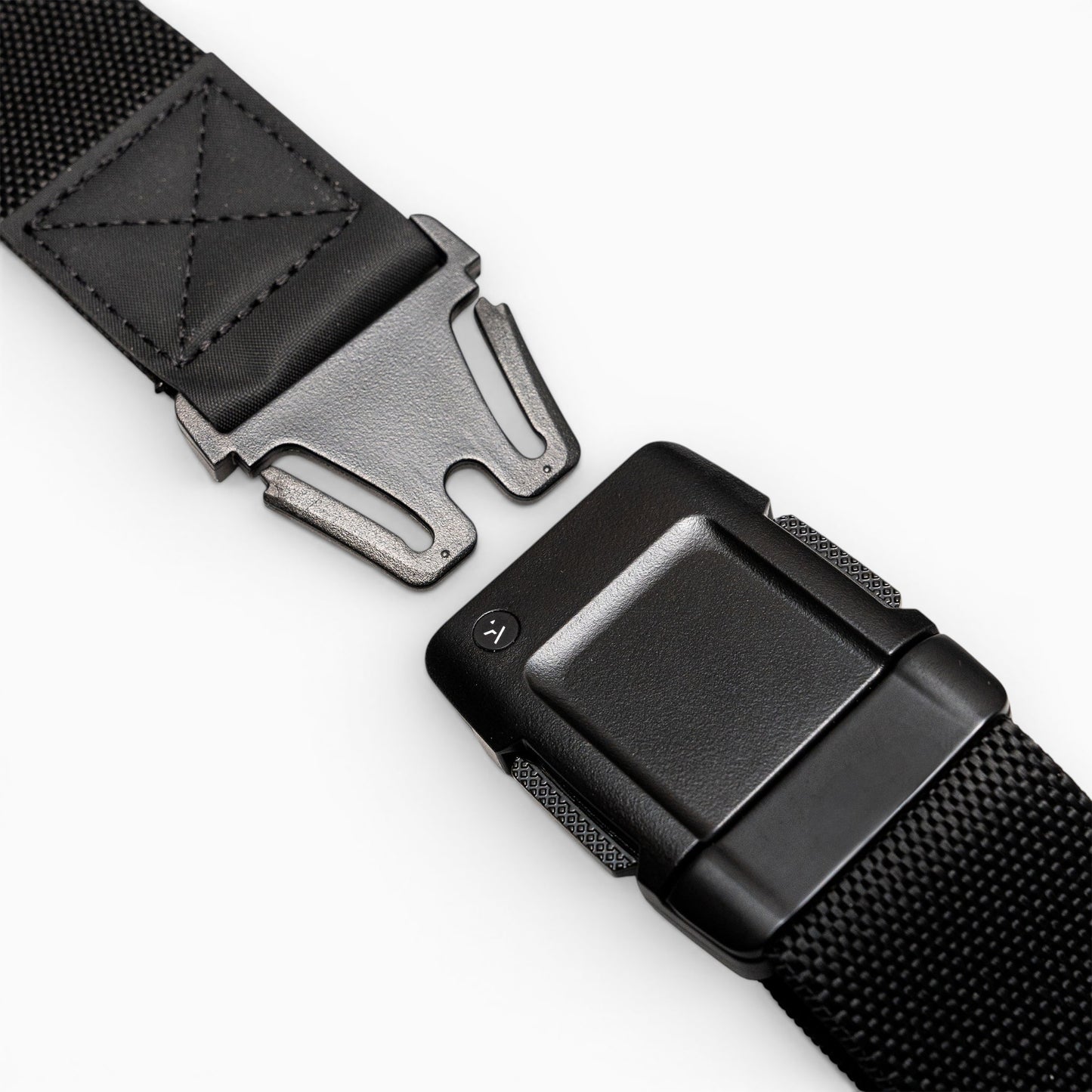 Arcade Motion Belt in Black/Black — buckle, front