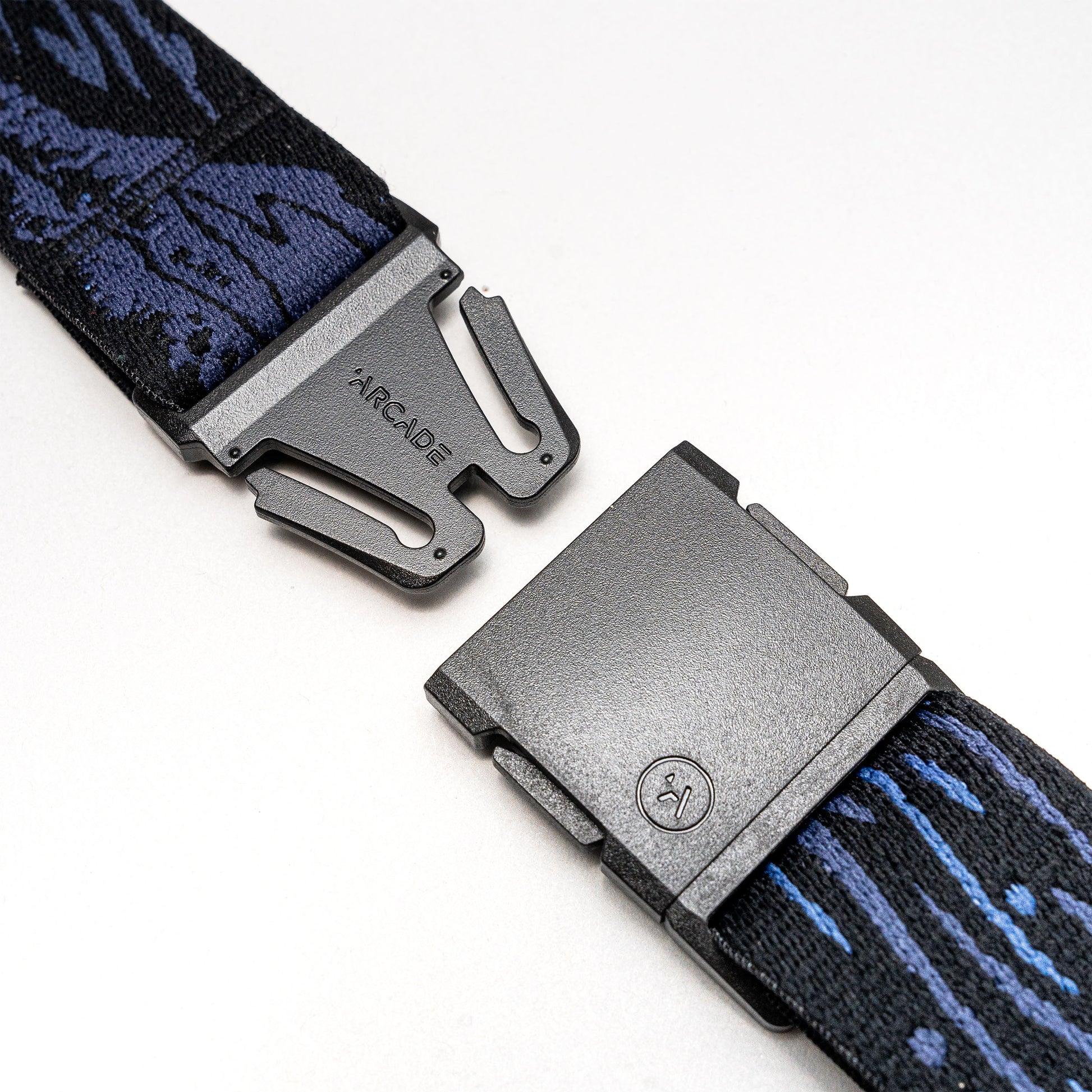 Arcade Out of Range Belt in Navy — buckle, front