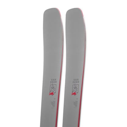Van Deer Freeride 108 skis 2026/27 in mud brown, close-up of the tips with the Van Deer deer crest on the topsheet